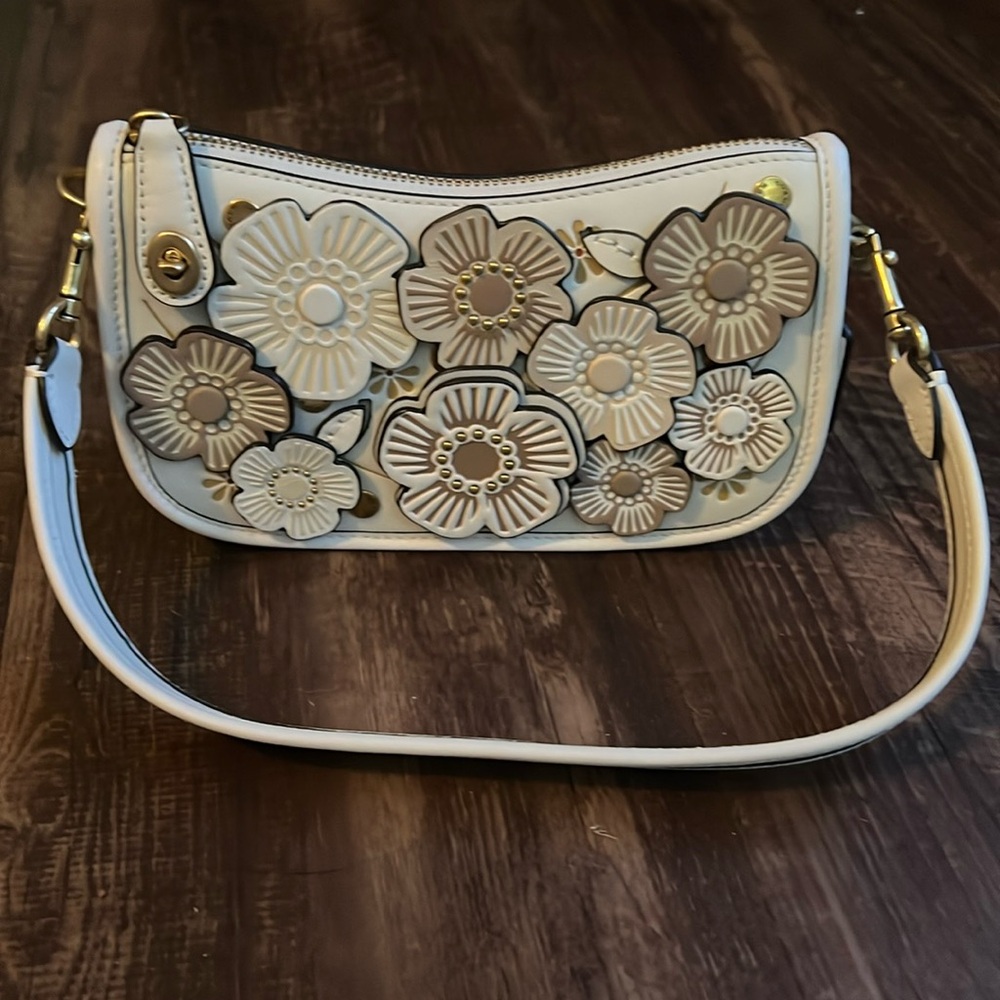 Coach Swinger 20 tea rose chalk NWOT